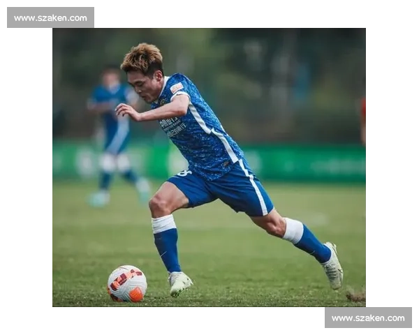 缝八针仍头球破门！黄紫昌带伤血战成铁汉