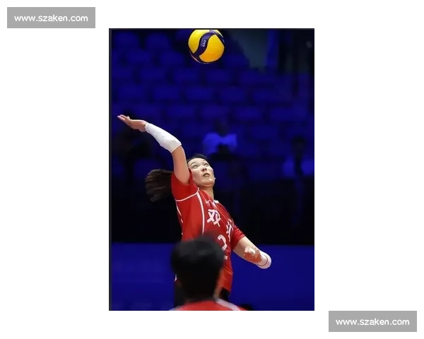 中国女排逆转告捷！朱婷伤愈归来，赛场闪耀全场！