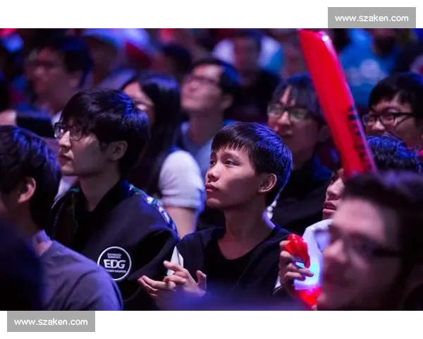 太燃了!MSI季中冠军赛现场气氛炸裂,粉丝泪洒现场! 太燃了!MSI季中冠军赛现场气氛炸裂,粉丝泪洒现场!